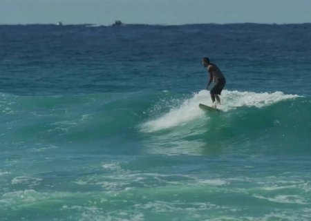 Filipe Toledo pega onda junto com golfinhos em Gold Coast: "Coisas que só o surfe proporciona"