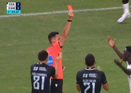 Ceará x Atlético-MG: volante comete pênalti e sofre expulsão relâmpago na Copa do Brasil; veja lance