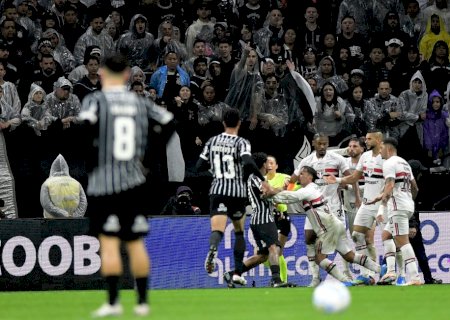 Árbitro decide por não expulsão de Bobadilla em Corinthians x São Paulo: "Não encosta na genitália"