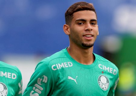 Joia do Palmeiras recusou proposta da Arábia Saudita, virou titular e é "agradável surpresa" para Abel