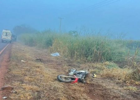 Motociclista morre em acidente com van de passageiros na MS-164