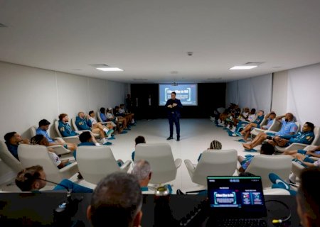 Jogadores da Seleção assistem a palestra sobre arbitragem em preparação para a Copa do Mundo