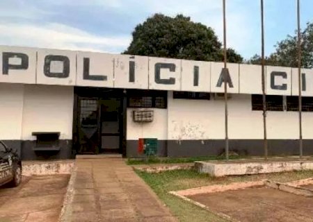 Homem &eacute; baleado no bra&ccedil;o durante ataque a tiros contra carro