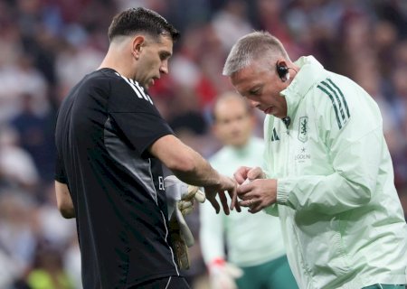 Titular da Argentina, Dibu Martínez sofre fratura e é dúvida para a estreia na Copa