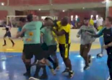 Partida de futebol de base termina em pancadaria e den&uacute;ncia de agress&atilde;o
