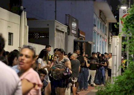 &Uacute;ltimas horas para tirar t&iacute;tulo t&ecirc;m filas gigantes e TRE reagenda 275 eleitores