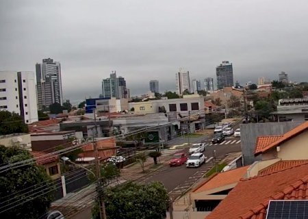 C&eacute;u escuro toma Capital ap&oacute;s manh&atilde; de frio e nevoeiro; chuva j&aacute; chega a 25 mm