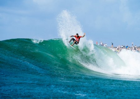 Filipe Toledo elimina Medina em bateria eletrizante e vai às quartas em Gold Coast