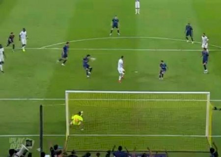 Michael, ex-Flamengo, gera gol contra bizarro em derrota que mantém Al-Ula na Série B saudita; veja