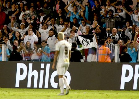 "É muito claro o gesto dele": como foi a análise do VAR para expulsão de Gabigol em Santos x Vitória