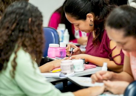 Cursos gratuitos ensinam customiza&ccedil;&atilde;o e manicure para mulheres em Campo Grande