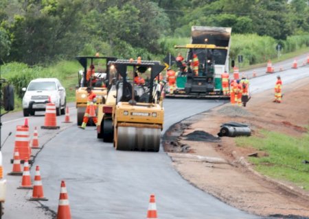 Obras provocam desvios e sistema pare-e-siga em v&aacute;rios trechos da BR-163