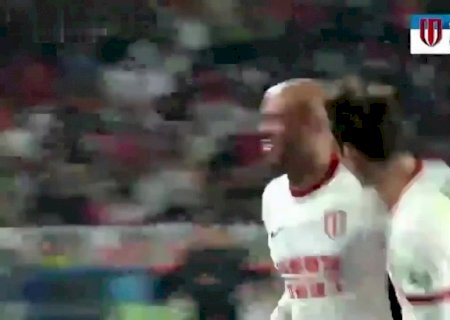 Brasileiro brilha na China, marca cinco vezes em quatro jogos e faz dois gols seguidos de bicicleta