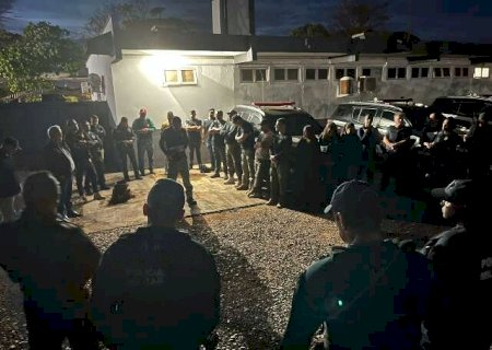Opera&ccedil;&atilde;o contra grupo criminoso tem tiros contra policiais e 5 presos