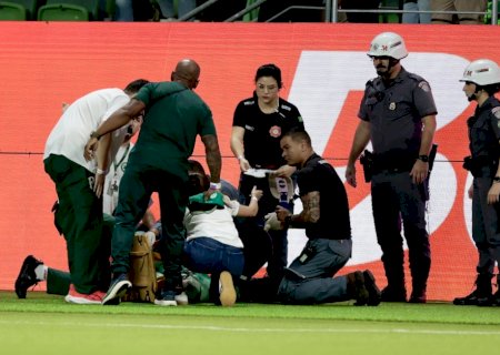 Palmeiras é denunciado no STJD por invasão de torcedor fantasiado de Hulk em jogo contra o Santos