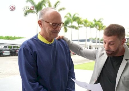 Vasco batiza sala de imprensa do CT em homenagem a Ledio Carmona; veja vídeo