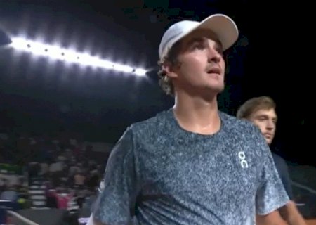 João Fonseca perde de virada para sérvio e é eliminado na estreia do Masters 1000 de Roma