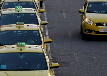 Governo publica MP que destina R$ 30 bi a taxistas e motoristas de app