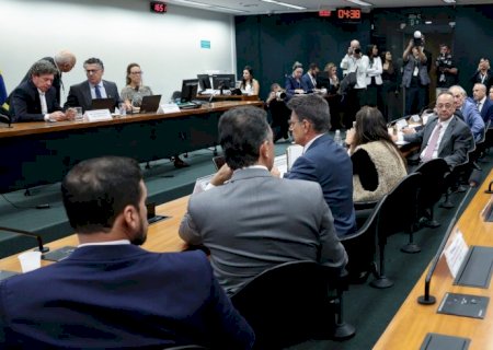 Pedido de vista adia votação da PEC do fim da escala 6X1