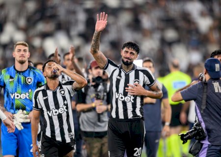Barboza chora no gramado ao fazer último jogo pelo Botafogo no Nilton Santos: "Está na minha história"