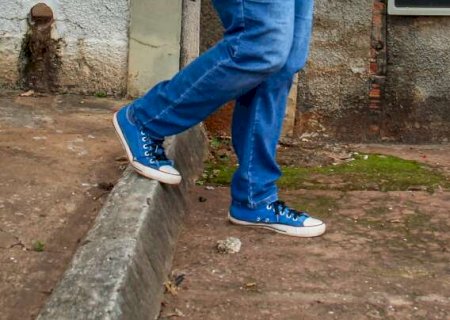 Cal&ccedil;adas ruins e medo de quedas atingem 42,7% dos idosos, mostra levantamento