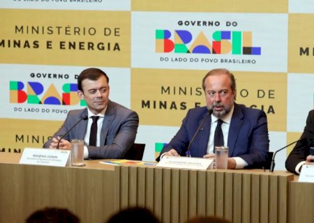 Governo cria subsídio de até R$ 0,89 para segurar preço da gasolina