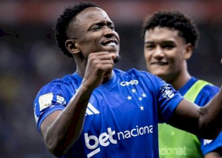Cruzeiro vence Chapecoense no Mineir&atilde;o e sobe na tabela do Brasileir&atilde;o