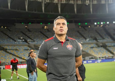 Ventura diz que Vitória fez "jogo espetacular" e avisa: "Rabisca aquela do professor pardal"