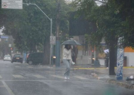 Chuva traz sensa&ccedil;&atilde;o de 4,9&ordm;C para Campo Grande na v&eacute;spera do Dia das M&atilde;es