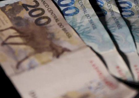 Renda média das famílias chega a R$ 2.264 e é recorde em 2025