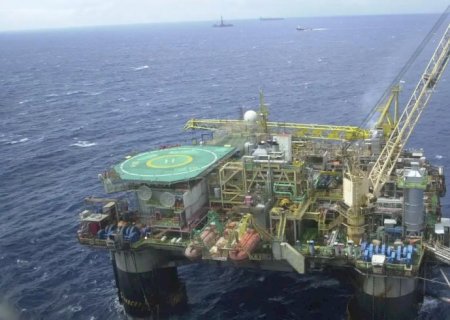 Em meio à guerra no Irã, Brasil bate recorde de produção de petróleo