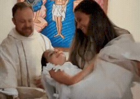 Aos 6 anos, Elo&aacute; estreou nova pia batismal da Perp&eacute;tuo Socorro