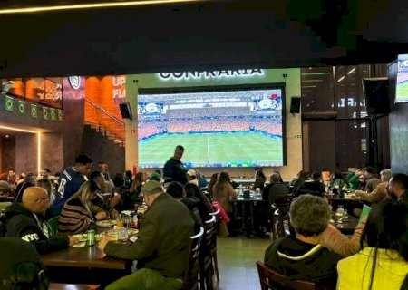 Na periferia, pizzaria lota de torcedor que fugiu do Centro na hora do jogo
