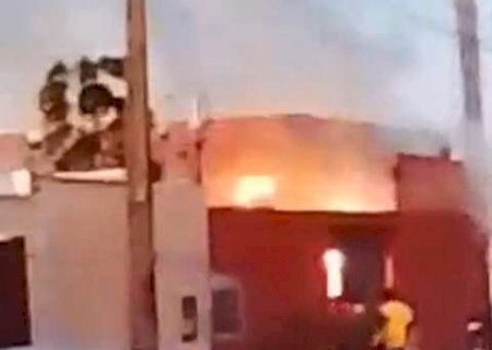 Inc&ecirc;ndio consome resid&ecirc;ncia e mata cachorro preso no quintal