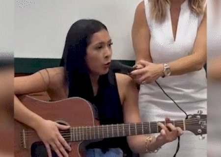 Ap&oacute;s v&iacute;deo viralizar, estudante vai cantar com Mariana Fagundes