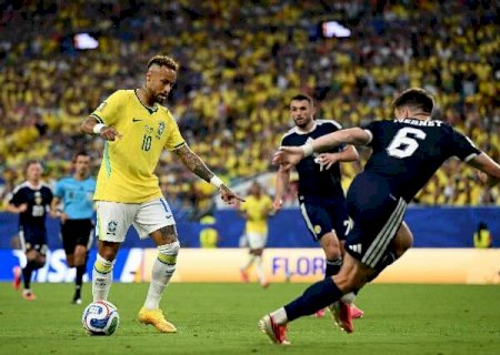 Brasil vence Esc&oacute;cia, avan&ccedil;a em 1&ordm; e aguarda rival na Copa