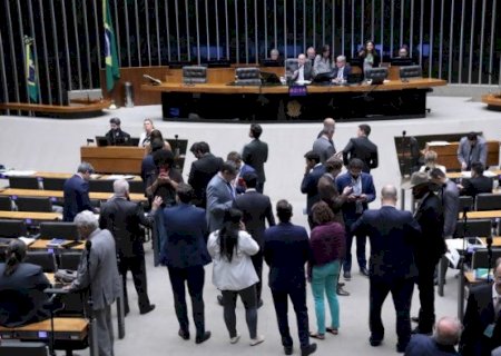 C&acirc;mara aprova MP do frete e anistia a multas por bloqueios de 2022