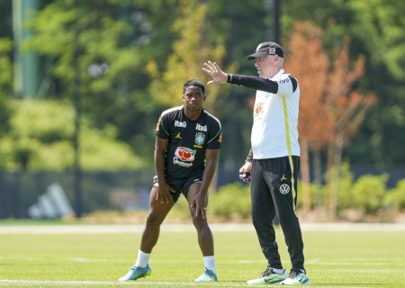Ancelotti rasga elogios a Endrick e pede calma: "Temos que esperar um pouco"