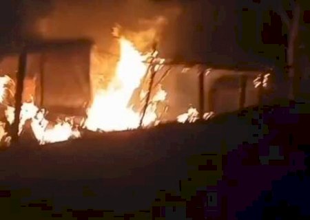 Inc&ecirc;ndio destr&oacute;i casa e deixa homem com queimaduras graves na fronteira