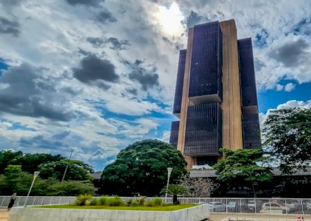 PEC no Senado facilita cooptação do Banco Central, dizem economistas