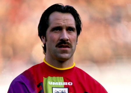 Veja camisas extravagantes dos goleiros em Copas dos anos 90 que marcaram os mundiais