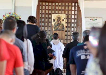 &Iacute;cone restaurado volta ao Perp&eacute;tuo Socorro ap&oacute;s 3 meses longe do altar