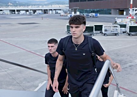 Itália posta jogadores no avião, e internautas não perdoam: "Vai para aonde?"