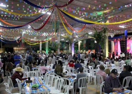 Arrai&aacute; da Assembleia re&uacute;ne fam&iacute;lias e 32 entidades em noite de festa