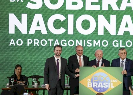 "Brasil não abaixa a cabeça", diz Durigan ao defender soberania e Pix