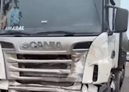 Acidente na BR-163 deixa uma pessoa morta e causa fila de 10 km na estrada