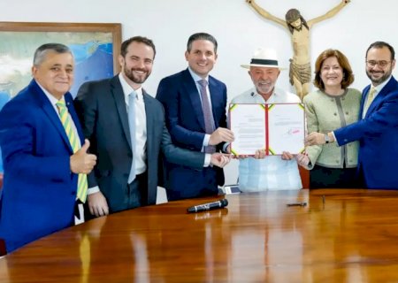 Lula entrega a Motta projeto para beneficiar MEIs
