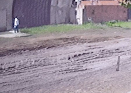 Sem asfalto, avenida vira lama&ccedil;al e moradores cobram solu&ccedil;&atilde;o