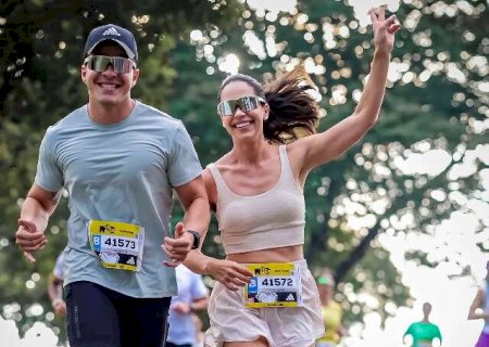 Quem treina junto cresce junto e casal usa corrida para cuidar do amor