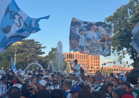 Argentinos agitam Kansas City com "banderazo" na véspera da estreia na Copa; veja o vídeo